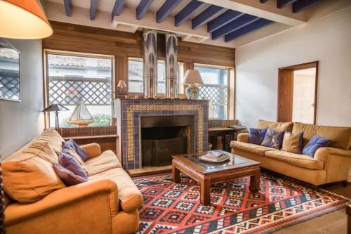 Photo de la galerie de l'établissement Majestueuse villa en première ligne au Pyla avec accès privé à la plage, à La Teste-de-Buch