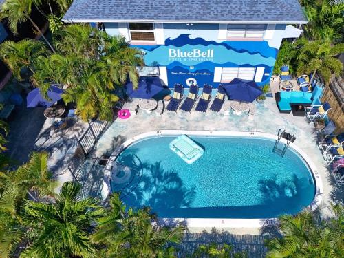 an overhead view of a swimming pool at a resort at Blue Bell Apartment Hotel in Fort Lauderdale
