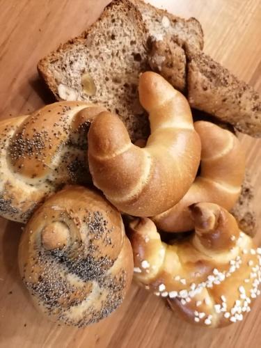 a pile of bagels and bread on a table at am Jaukhof Familie Stiendl in Neudorf im Sausal