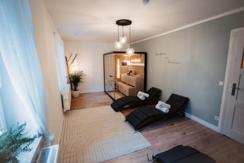 a living room with two chairs and a mirror at Luxus Apartment am Bauhausmuseum in Dessau