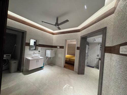 Ένα μπάνιο στο Vels Villa A home away from home at Pollachi
