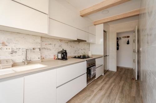A kitchen or kitchenette at Apartamento Alma de Mar, increíble vistas!!