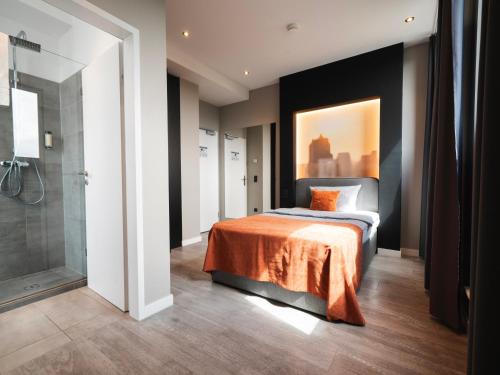 Ένα ή περισσότερα κρεβάτια σε δωμάτιο στο JustStay Grevenbroich Hotel & Apartments