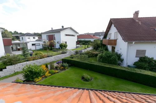 an aerial view of a house with a yard at Anne´s Ferienwohnung in Bad Waldsee