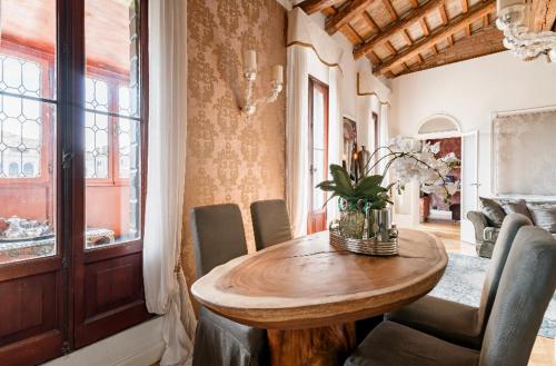 Rialto Terrace on the Grand Canal photo 5