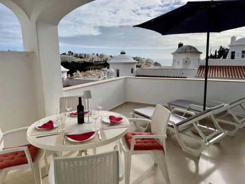 Apartment in center with pool (Colina Branca)