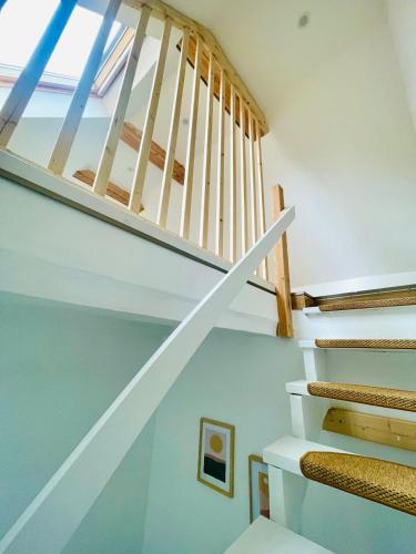 a staircase in a house with a wooden ceiling at Kleines Haus bei Hannover in Sehnde