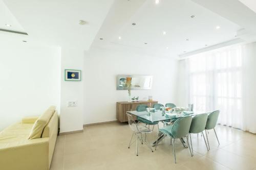 Villa Adaro - Large Luxury close to marina