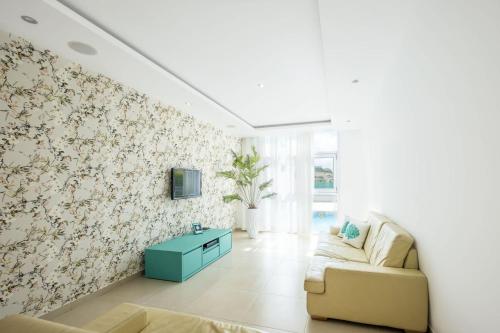Villa Adaro - Large Luxury close to marina