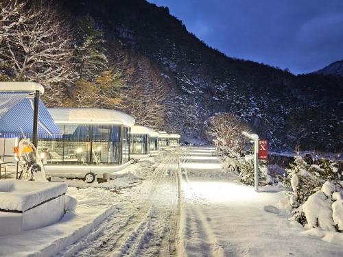 Galaxy X Hotel Type Caravan Glamping & Pension semasa musim sejuk