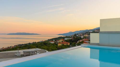 Villa The Boat for 6 plus 2 near Opatija with sea view & infinity pool at balcony