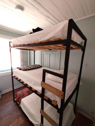 two bunk beds in a room with a ceiling at Hostal Perro Watón in Valparaíso