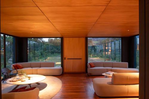 Ruang duduk di Montefuego - Wellness Villa