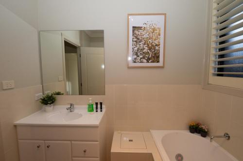 Bilik mandi di Entire 4 Bed Rooms Sanctuary