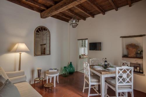 Apartments Florence- Gemma 2bd Tornabuoni area