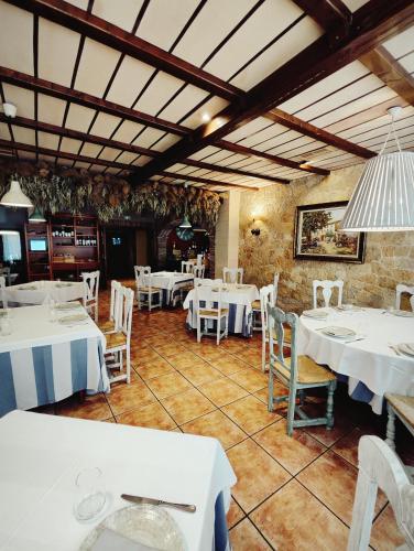 Restaurant ou autre lieu de restauration dans l'établissement Hostal La Posada
