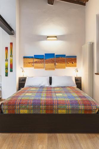a bedroom with a bed with a colorful blanket at Sofia a Montepulciano in Montepulciano