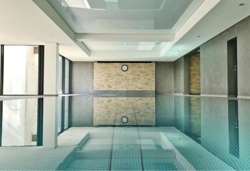 Bazén v ubytování Kurhotel Schluchsee App 24011 - Waldblick - Indoorpool, Schluchsee nebo v jeho okolí