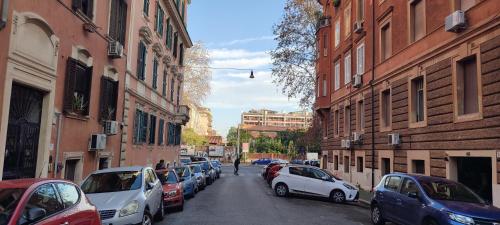 Ippolito Nievo Flat a Trastevere