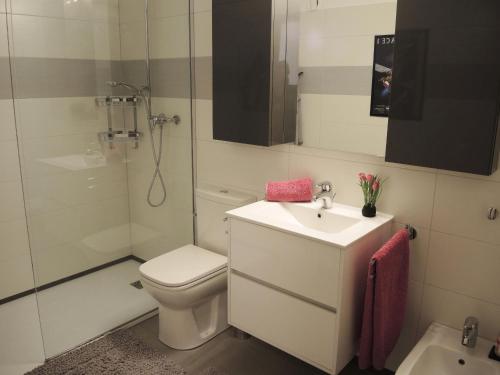 Ένα μπάνιο στο Attico Luciana by Fewotessin