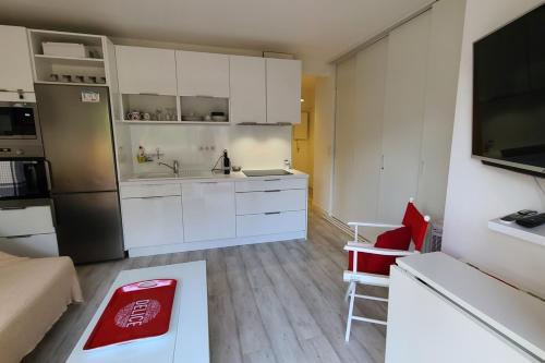 Photo de la galerie de l'établissement Residence Near The Beach 31 M With BalconyPool, à Arcachon