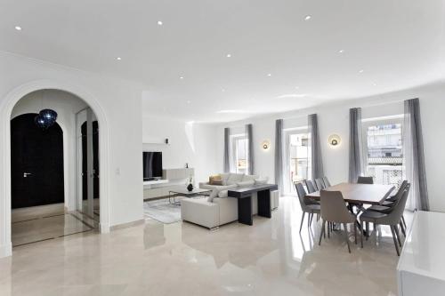 REF 1208 - Cannes - 5mins to Palais des Festivals