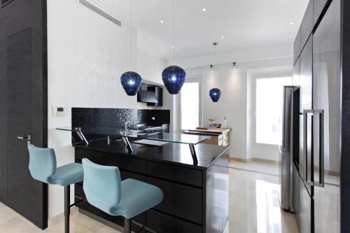 REF 1208 - Cannes - 5mins to Palais des Festivals