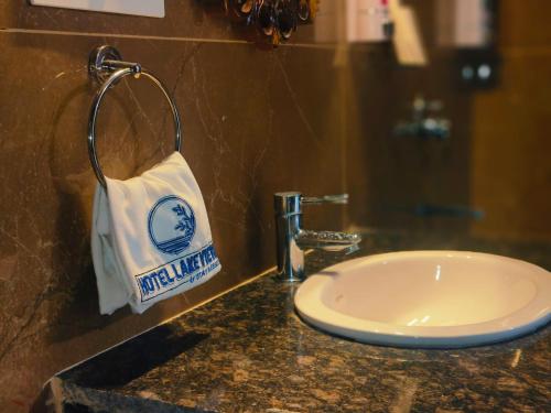 ハイデラバードにあるHotel Lake View Airport zoneのギャラリーの写真