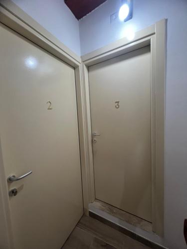Φωτογραφία από το άλμπουμ του Station Rooms37 σε Σάσαρι