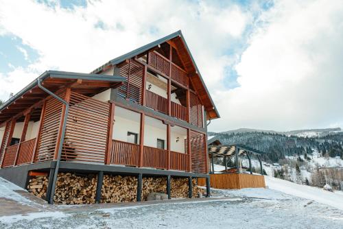 a building on top of a snow covered mountain at Casa Bella Vlădeasa in Săcuieu