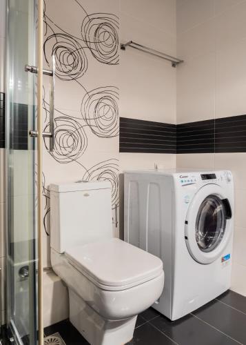 Naturally Bright 3BR Flat in Marousi by UPSTREET