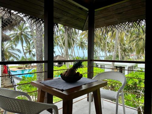 Balkoni atau teres di South Coast Villas by Mandala