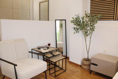 ARIS Neos Kosmos- 3 min walk from the Metro station