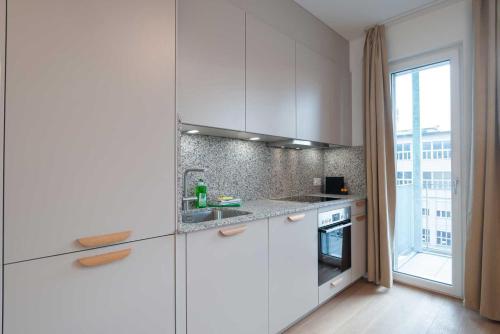 Una cocina o zona de cocina en HITrental Letzigrund - Apartment