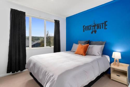 Cama o camas de una habitación en Spacious home on landing drive