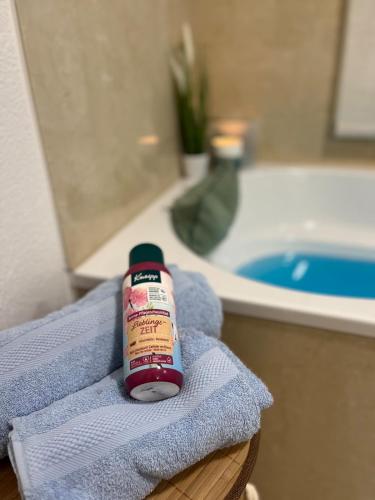 a bottle of sauce sitting on a towel in a bathroom at Chaletwohnung im Luzerner Seetal mit Platz, Charm und Erholungswert in Ballwil