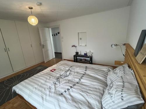 a bedroom with a large white bed in a room at Chaletwohnung im Luzerner Seetal mit Platz, Charm und Erholungswert in Ballwil