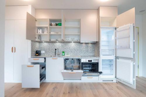 Una cocina o zona de cocina en HITrental Letzigrund - Apartment