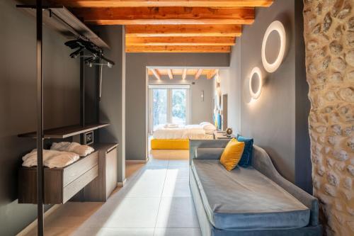 a room with two beds and a couch at Borgoluna Luxury Holiday House in San Felice del Benaco