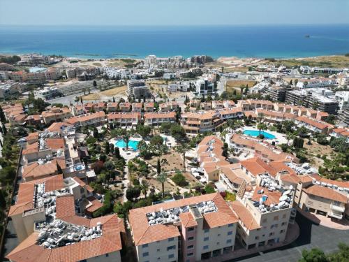Miesto panorama iš apartamentų arba bendras vaizdas Pafose