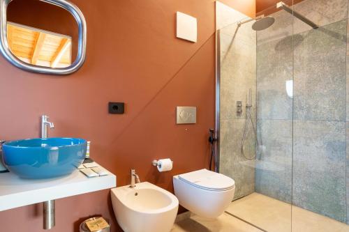a bathroom with a toilet sink and a shower at Borgoluna Luxury Holiday House in San Felice del Benaco