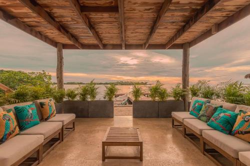 an outdoor patio with couches and a table at Islawa Soy Local - Isla Privada in Baru