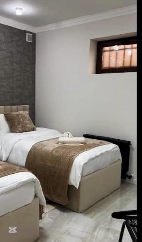 Ένα ή περισσότερα κρεβάτια σε δωμάτιο στο METROMIR Hotel