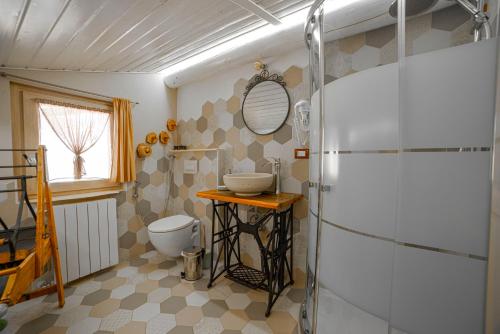 a bathroom with a toilet and a sink and a shower at B&B Botton d'Oro Valle Imagna in Fuipiano Valle Imagna