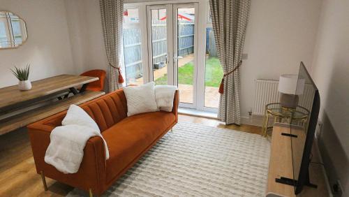 a living room with a couch and a table at Kings Reach Slough nr Legoland and Ascot Stylish Homely House Sleeps Eight in Langley Marish