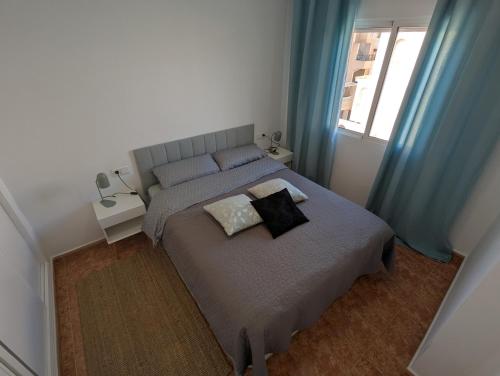 Giường trong phòng chung tại Costa Bliss