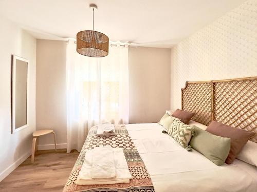 Postel nebo postele na pokoji v ubytování Housingleón San Juan Luxury Home