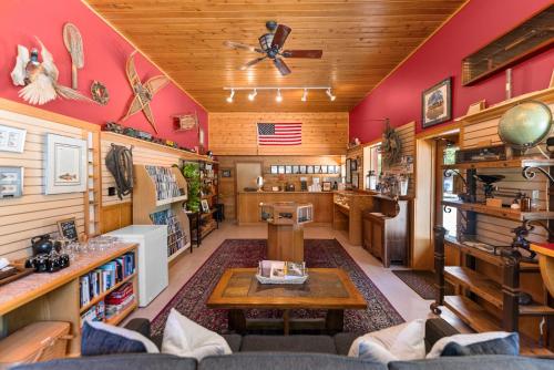 a living room with red walls and a ceiling at Mt Gardner Inn in Winthrop