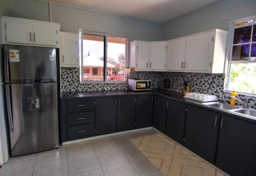 Cuisine ou kitchenette dans l'établissement Chic Getaway 2