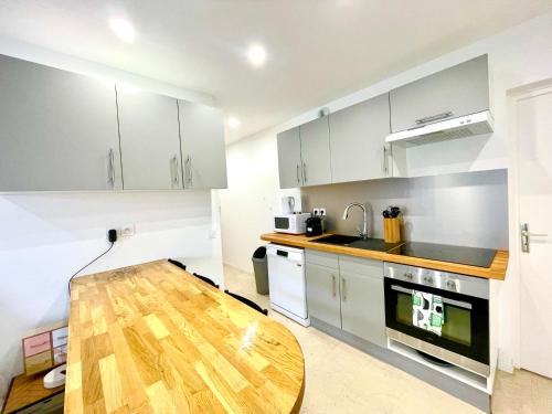 BnGo I Le Spacieux I 3 chambres, 2 salles de bain, 1 toilette, parking privé gratuit, 8 personnes, Vieux Lyon hypercentre photo 59